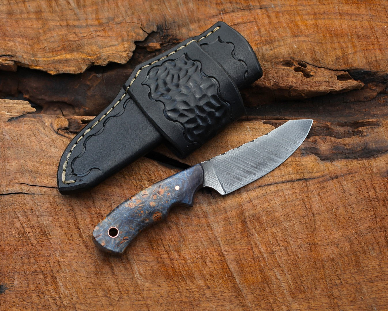 Spay point utility knife. blue maple burl