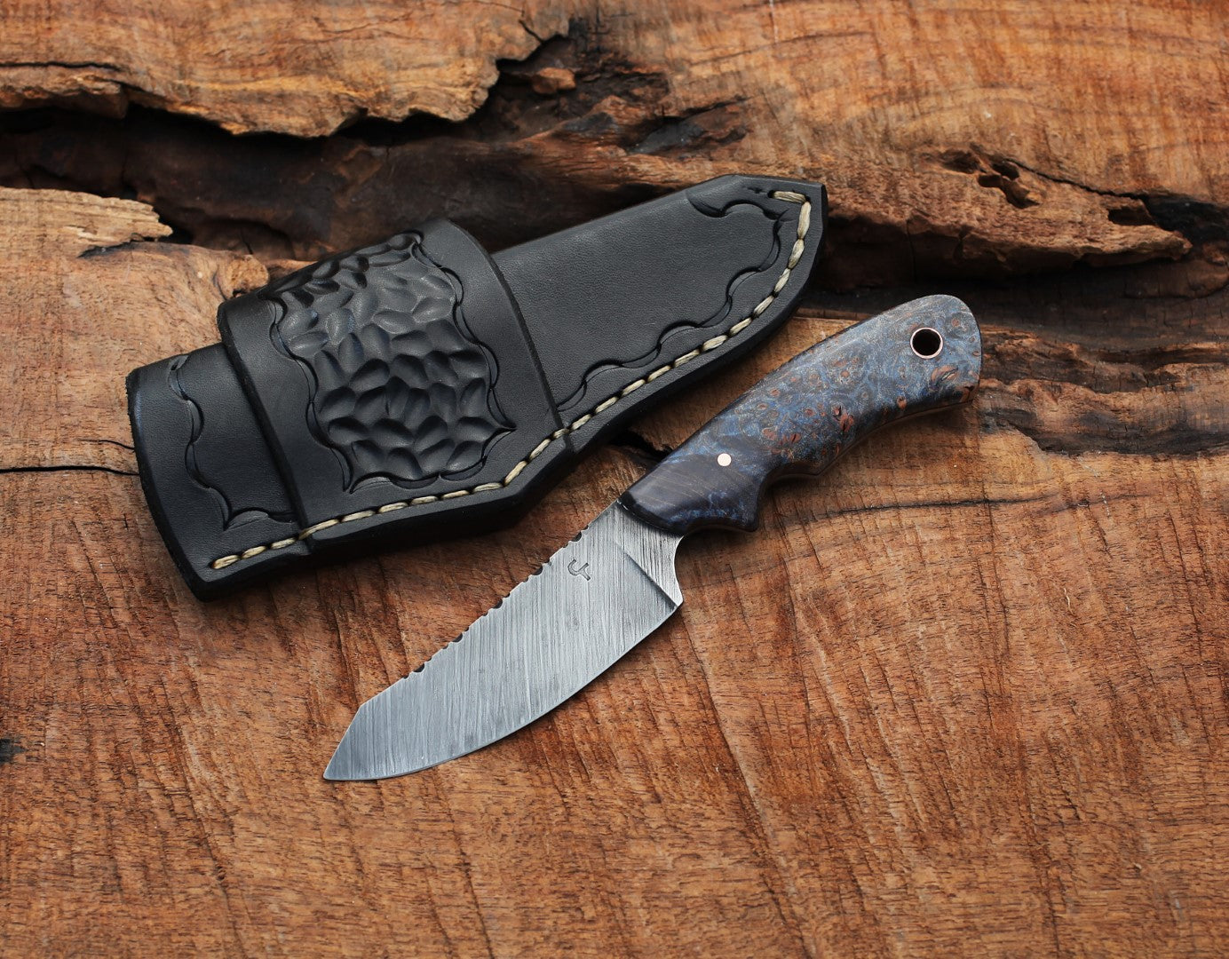 Spay point utility knife. blue maple burl