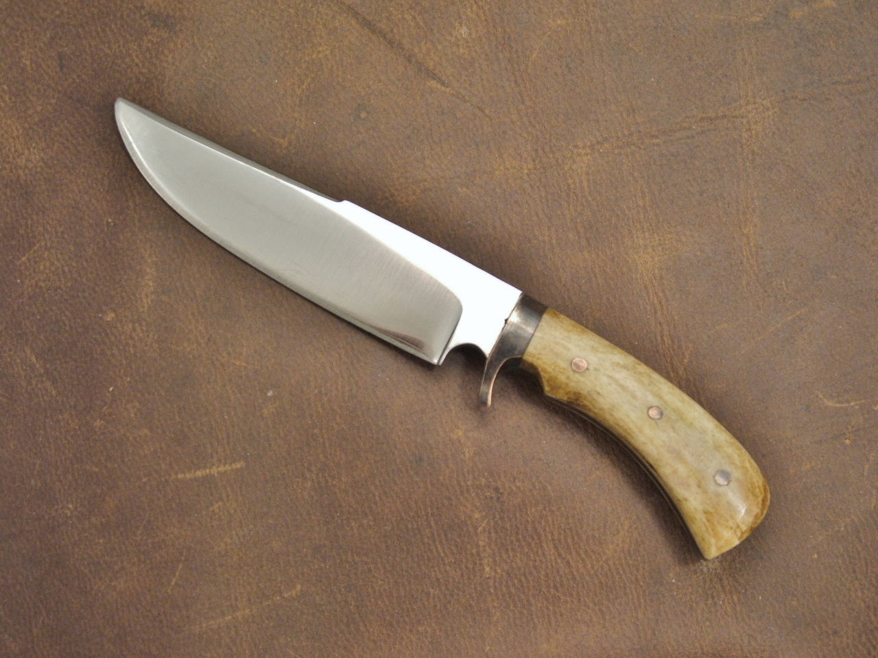 Minature bowie neck knife