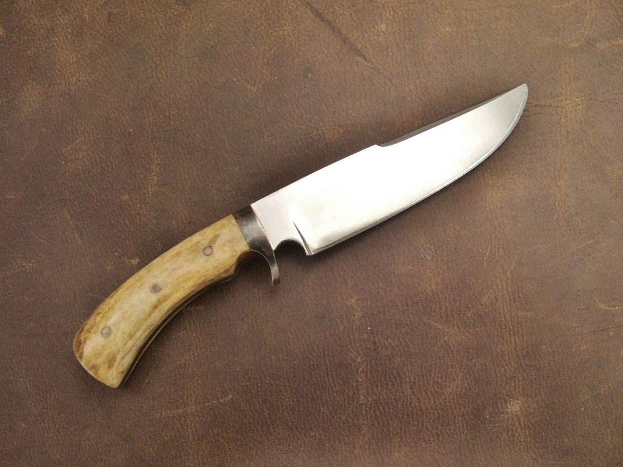 Minature bowie neck knife