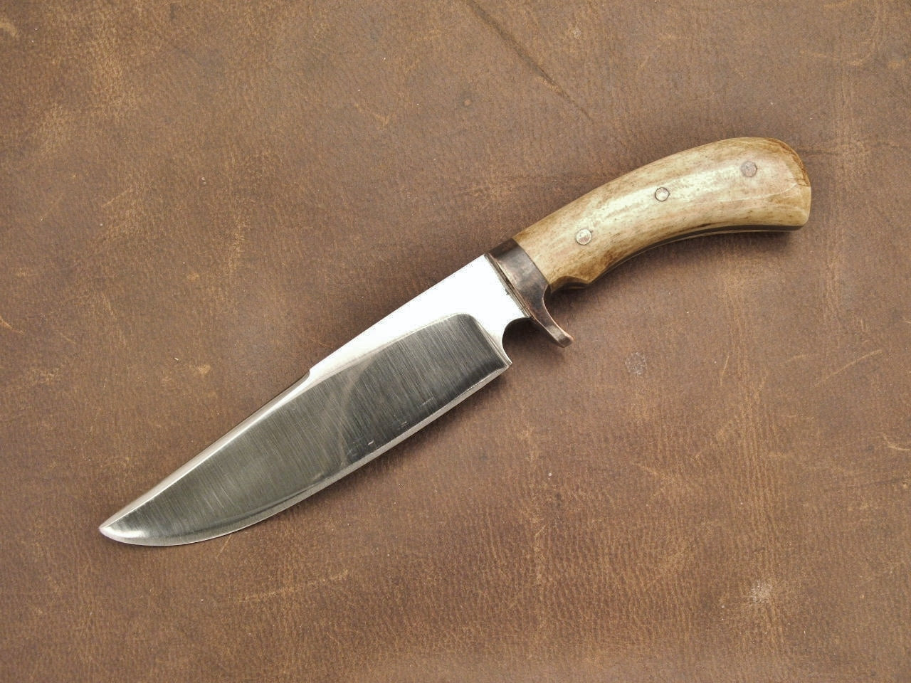 Minature bowie neck knife