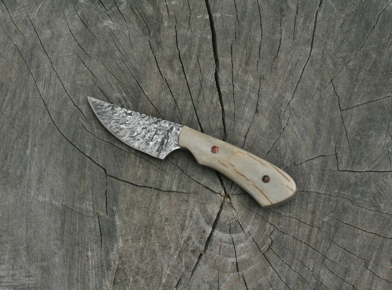 Custom neck knife, deer antler