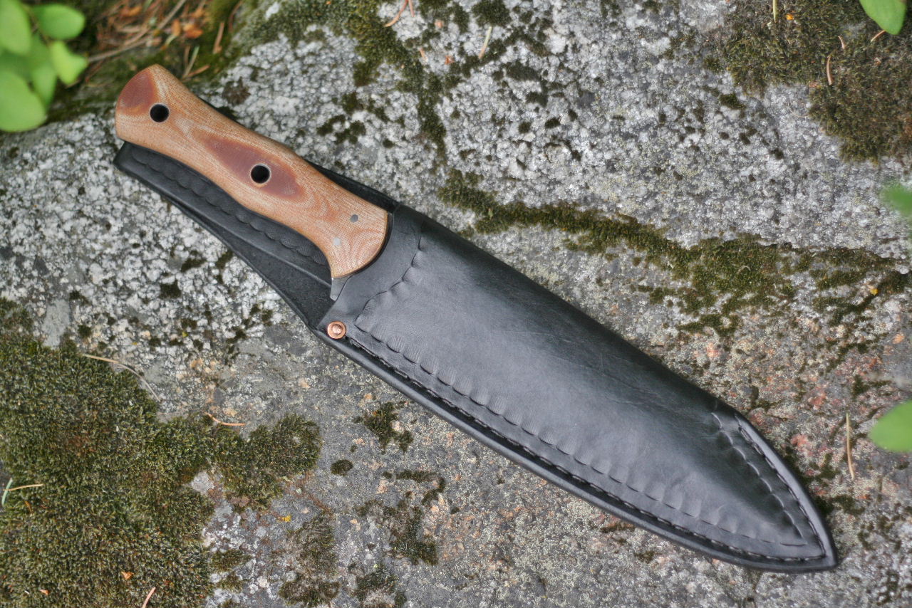 Custom spearpoint Walkabout knife