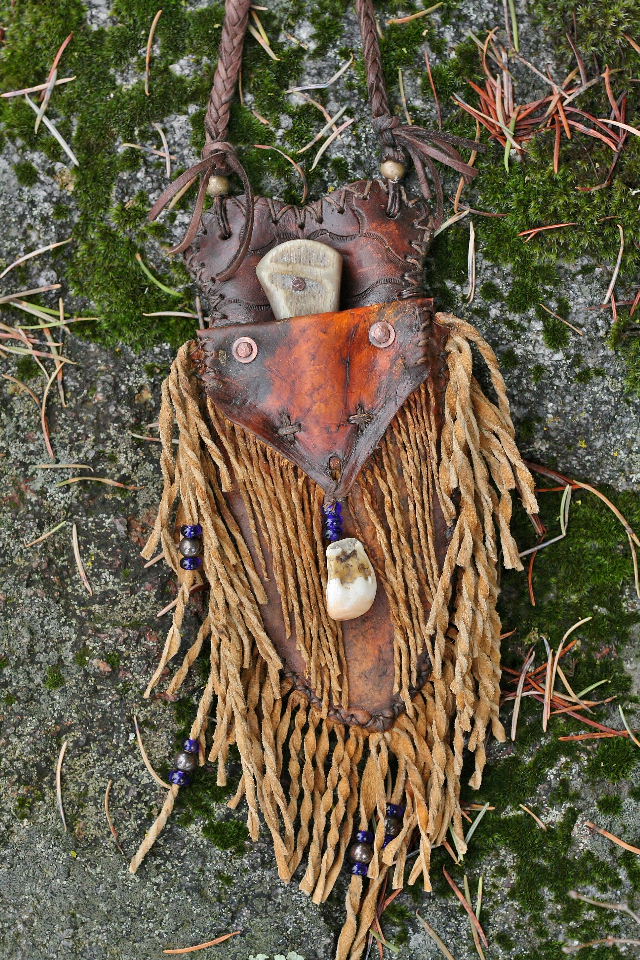 Mountain Man neck knife, sheep horn