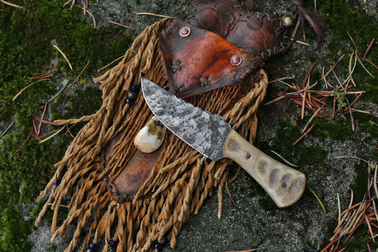 Mountain Man neck knife, sheep horn