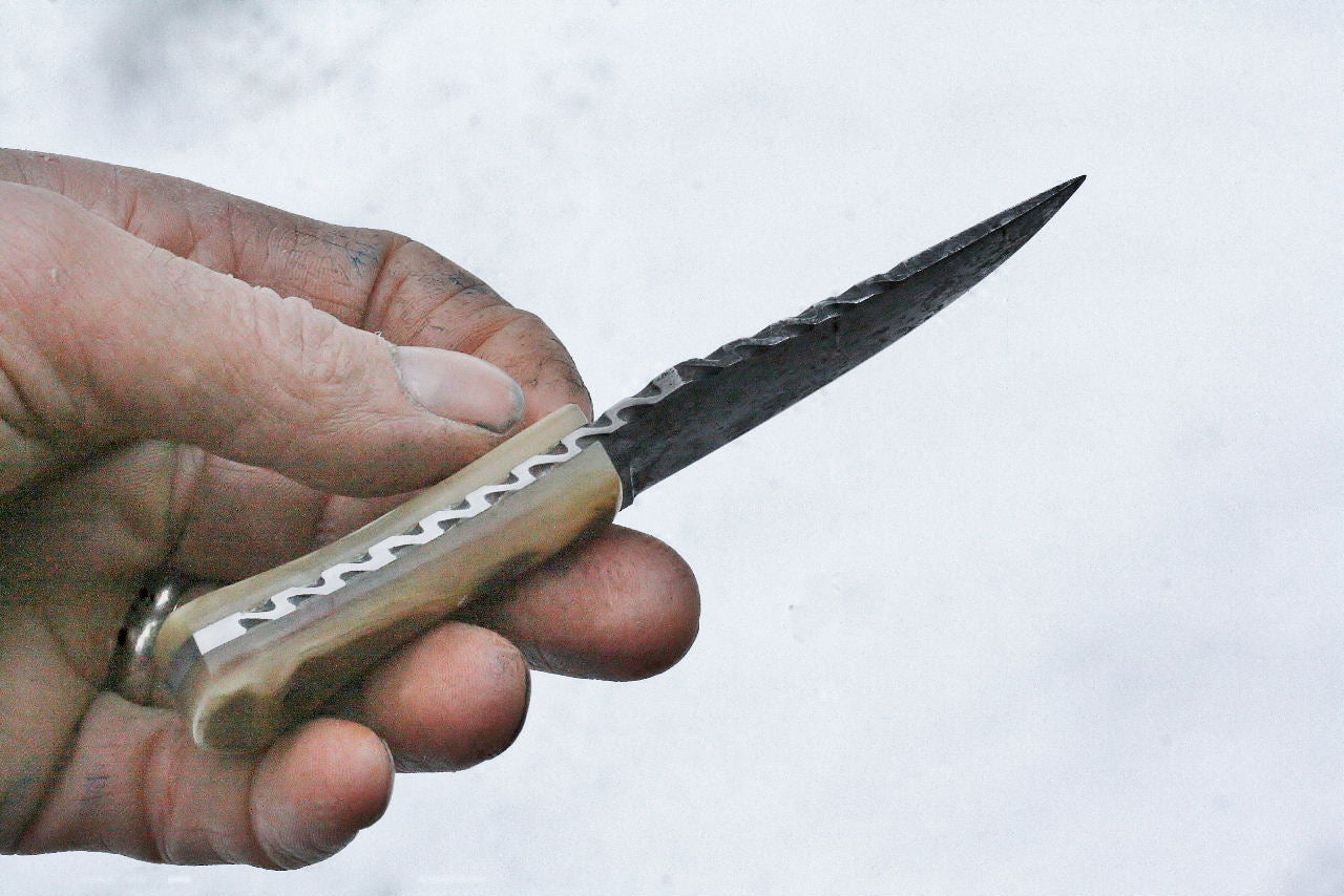 Mountain Man neck knife, sheep horn