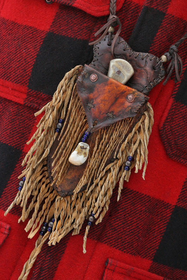 Mountain Man neck knife, sheep horn