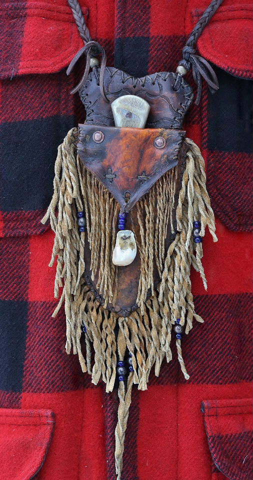 Mountain Man neck knife, sheep horn