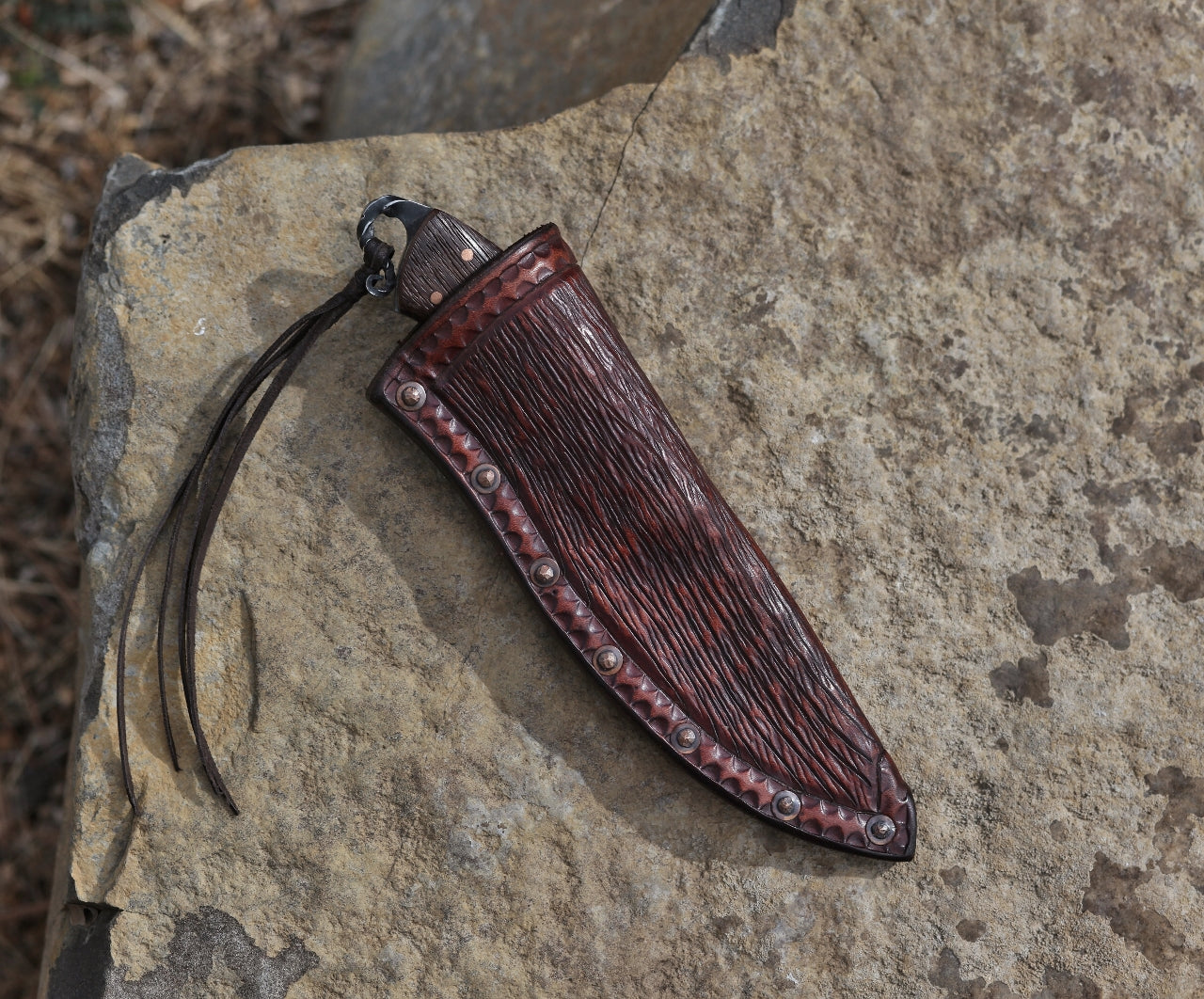 Spay point hunter/utility knife, African rosewood