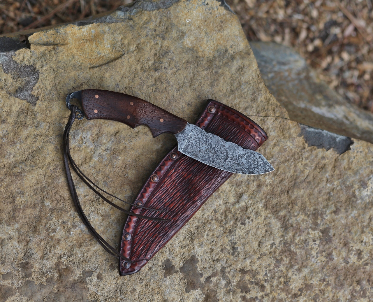 Spay point hunter/utility knife, African rosewood
