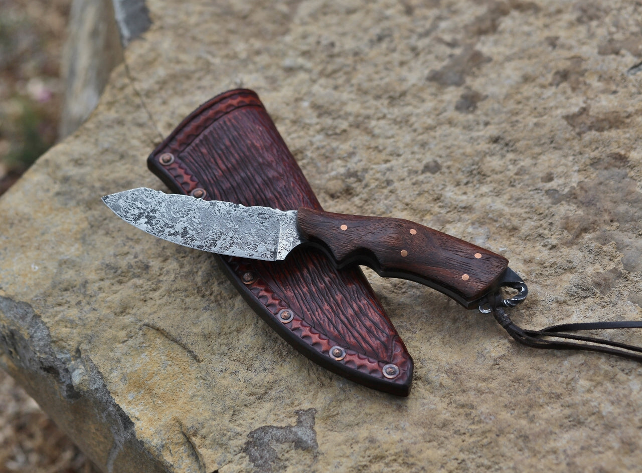 Spay point hunter/utility knife, African rosewood