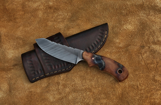 Spay point, utility/hunting knife, mandrone root