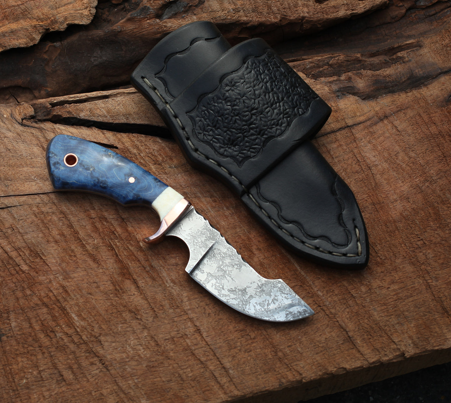 Modified Drop point hunter, blue maple