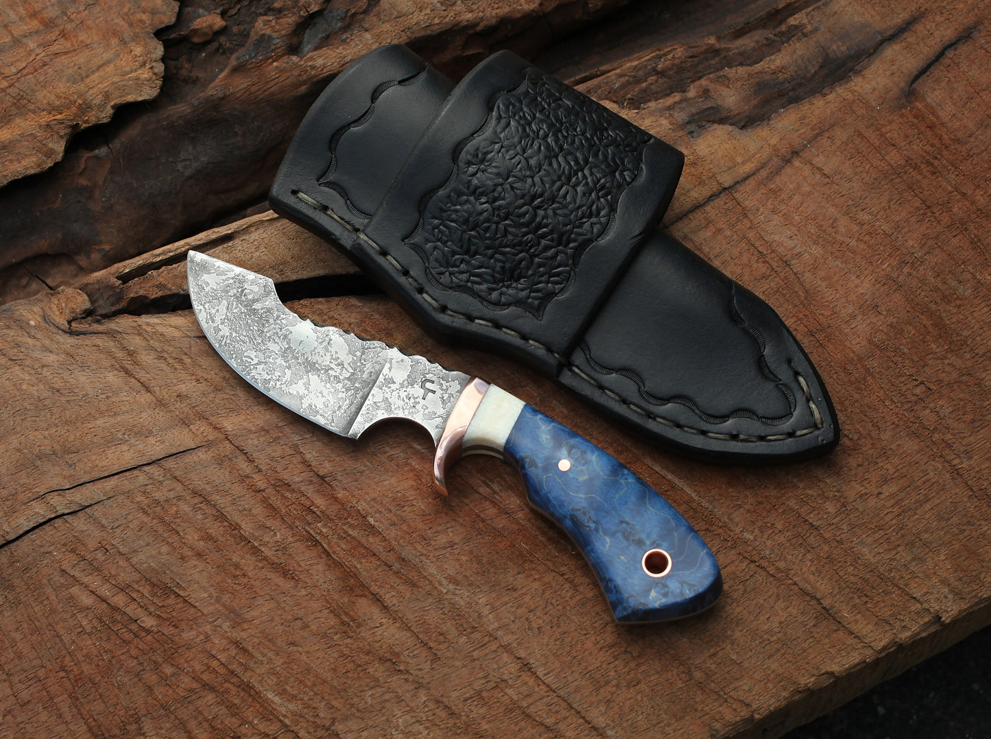 Modified Drop point hunter, blue maple