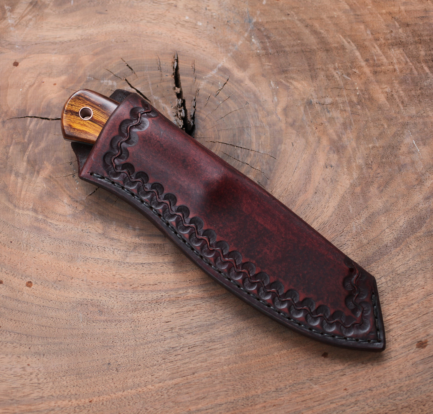 Spay point Camp knife, Arizona ironwood
