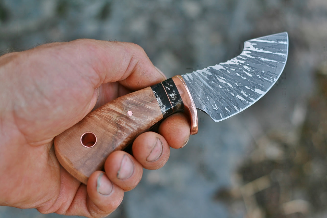 Custom 3 finger skinner knife, box elder and horn