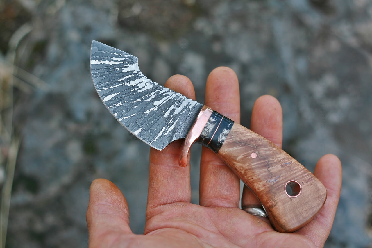 Custom 3 finger skinner knife, box elder and horn