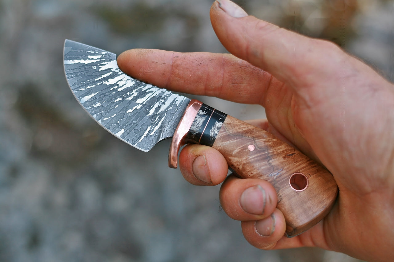 Custom 3 finger skinner knife, box elder and horn