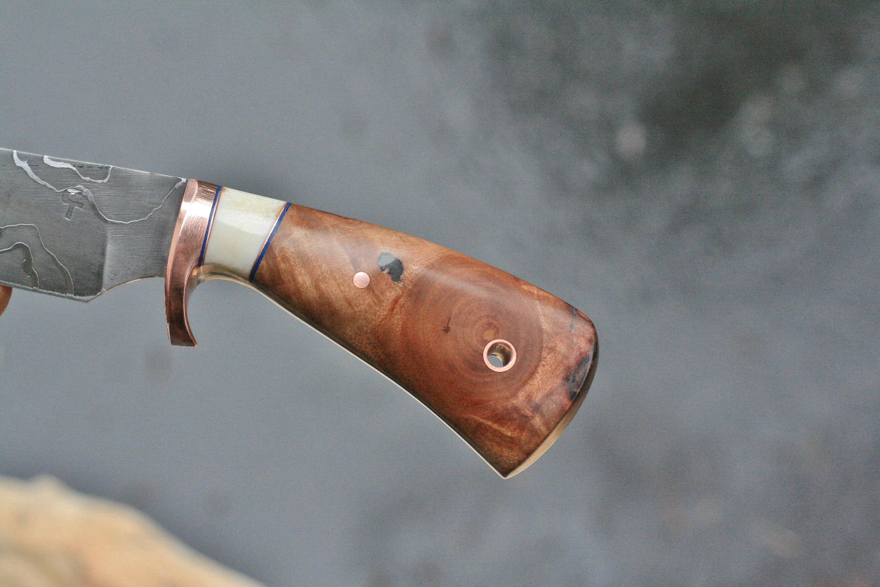 3 Finger utility knife, madrone root