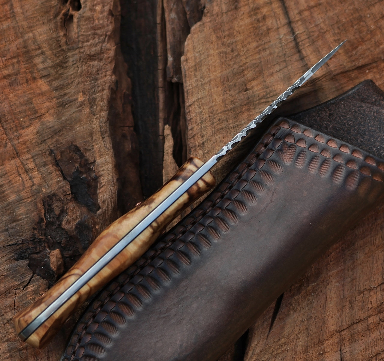 Guardless drop point hunter, spalted cherry