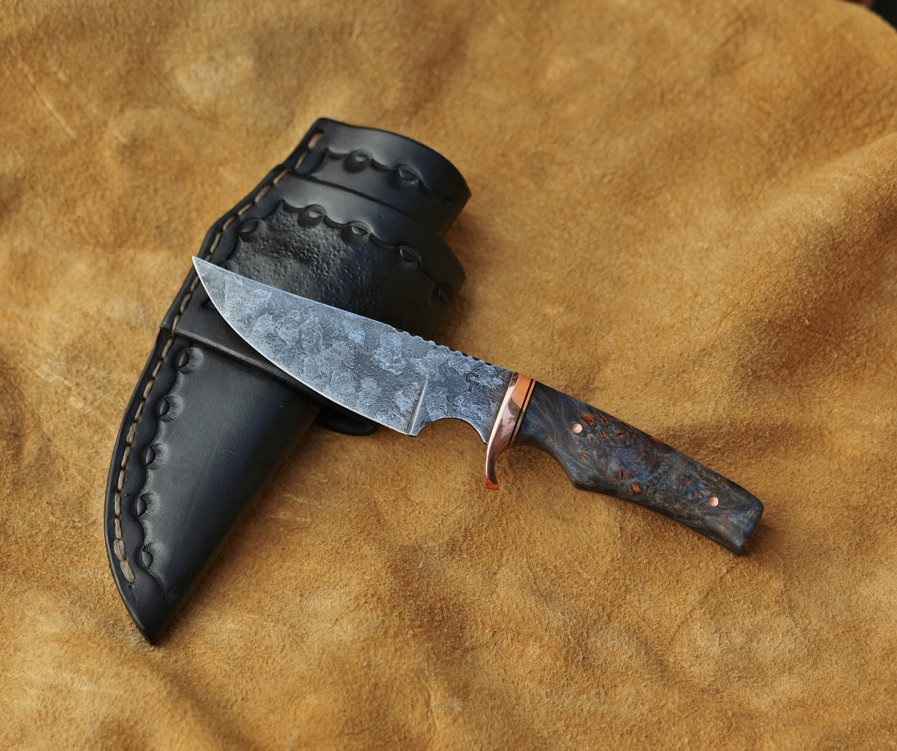 Choke up utility blade, blue maple burl