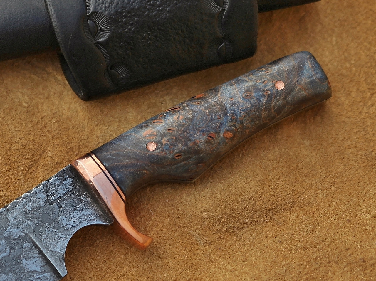 Choke up utility blade, blue maple burl