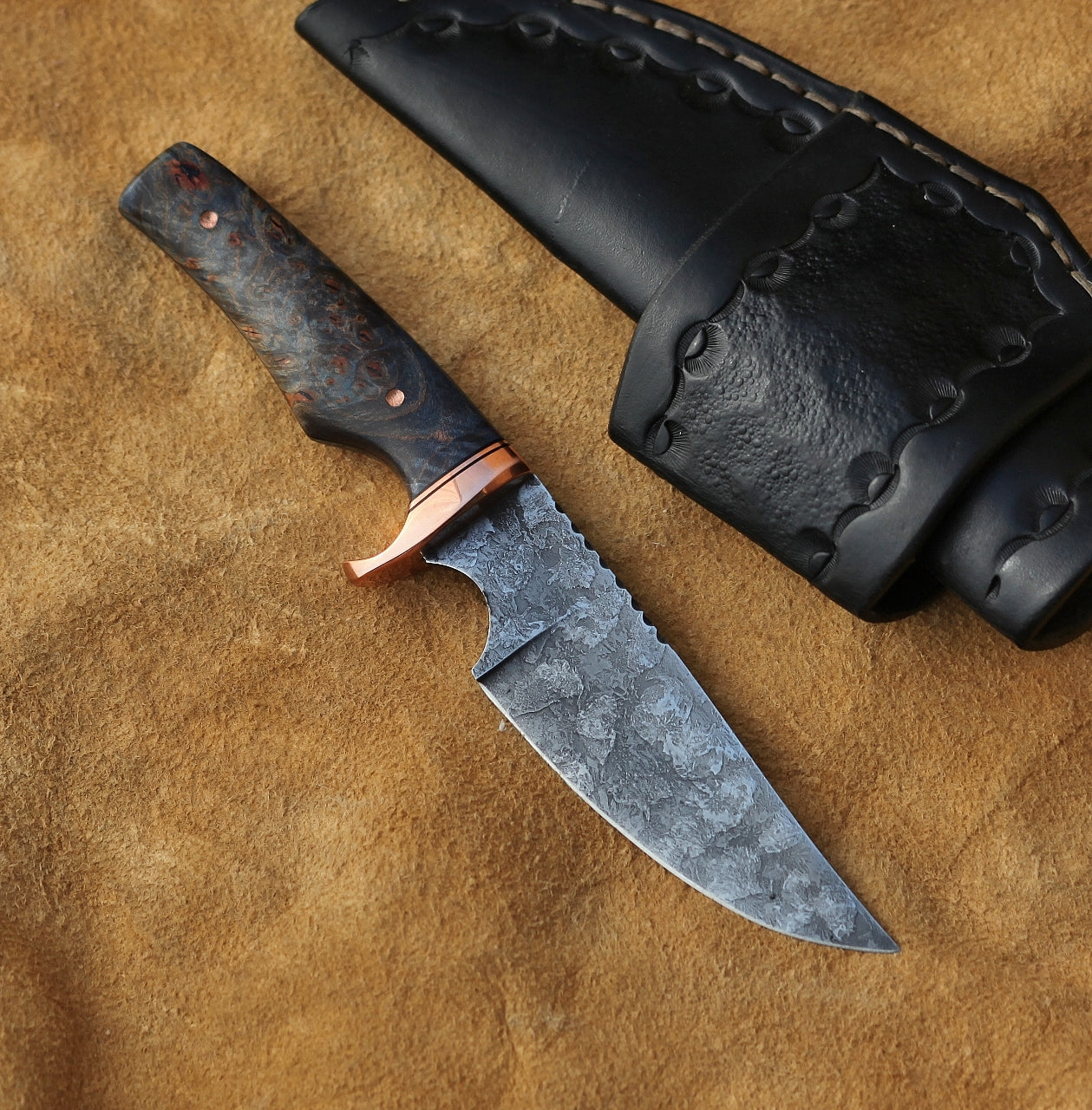 Choke up utility blade, blue maple burl