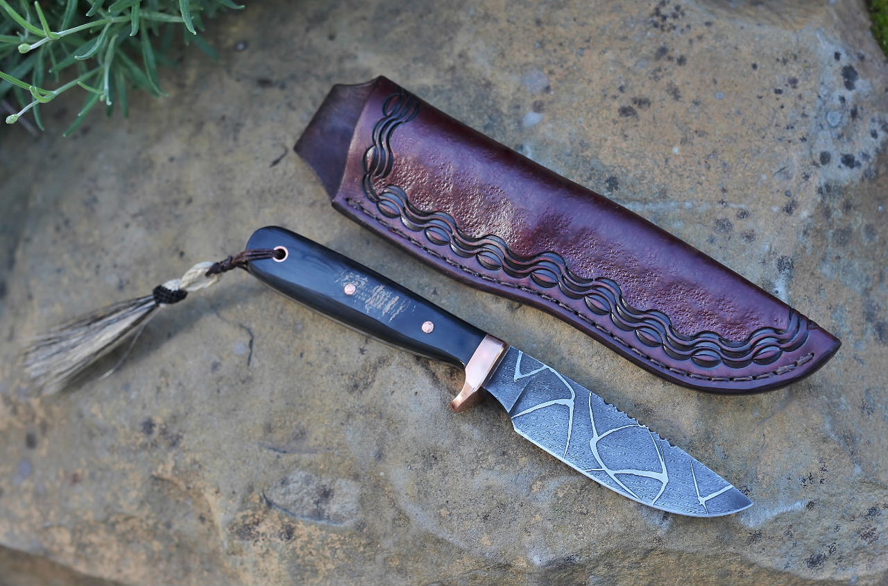 Etched hunter, water buffalo horn