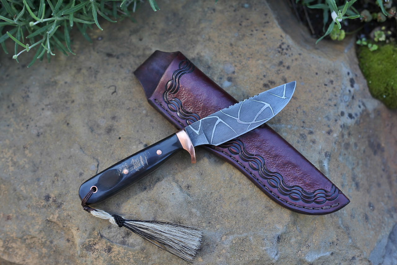 Etched hunter, water buffalo horn